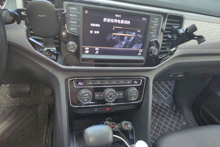 Used Volkswagen Teramont 2017 330TSI Two-Wheel-Drive Luxury Edition Audio And AC Panel