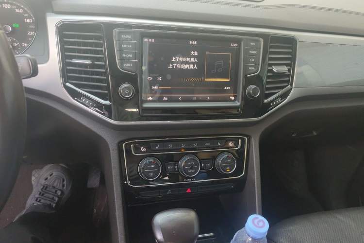 Used Volkswagen Teramont 2017 530 V6 Four-Wheel Drive Luxury Edition Audio And AC Panel