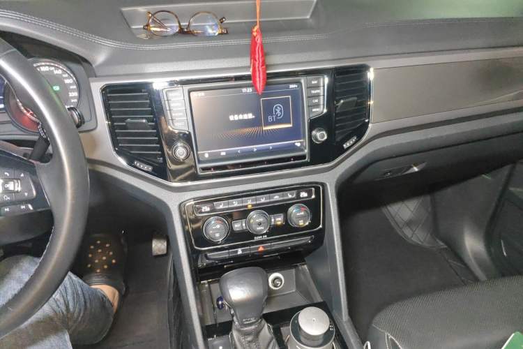 Used Volkswagen Teramont 2017 530 V6 Four-Wheel Drive Luxury Edition Audio And AC Panel