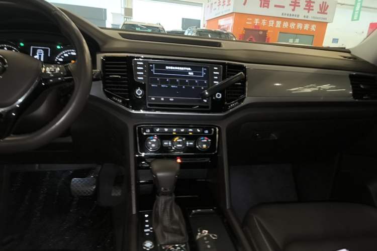 Used Volkswagen Teramont 2017 530 V6 Four-Wheel Drive Luxury Edition Audio And AC Panel