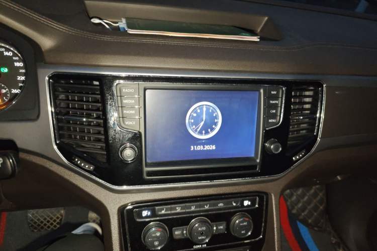 Used Volkswagen Teramont 2017 330TSI Two-Wheel-Drive Luxury Edition Audio And AC Panel