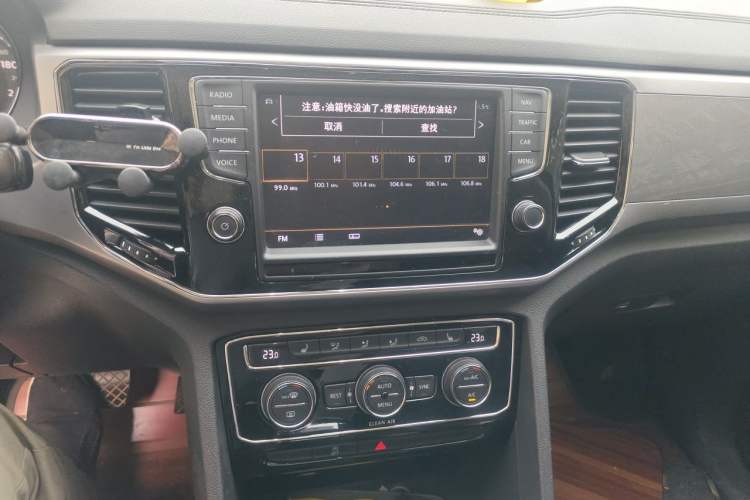 Used Volkswagen Teramont 2017 380TSI Four-Wheel Drive Luxury Edition Audio And AC Panel