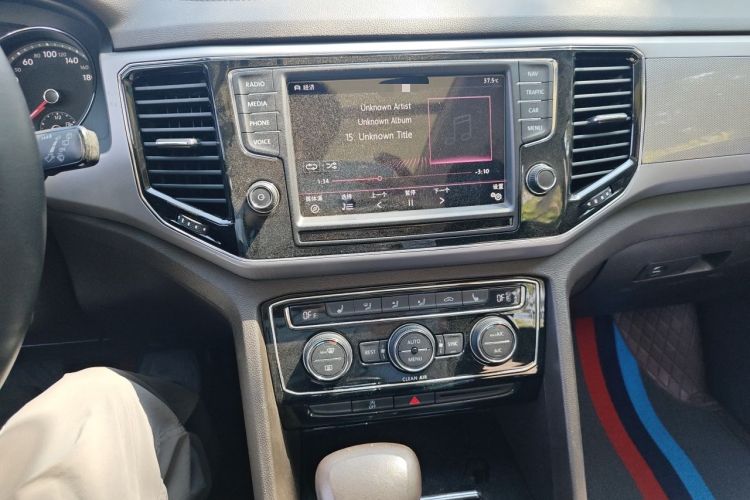 Used Volkswagen Teramont 2017 380TSI Four-Wheel Drive Luxury Edition Audio And AC Panel