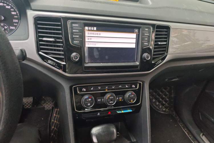 Used Volkswagen Teramont 2017 380TSI Four-Wheel Drive Luxury Edition Audio And AC Panel