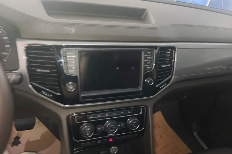 Used Volkswagen Teramont 2017 380TSI Four-Wheel Drive Luxury Edition Audio And AC Panel