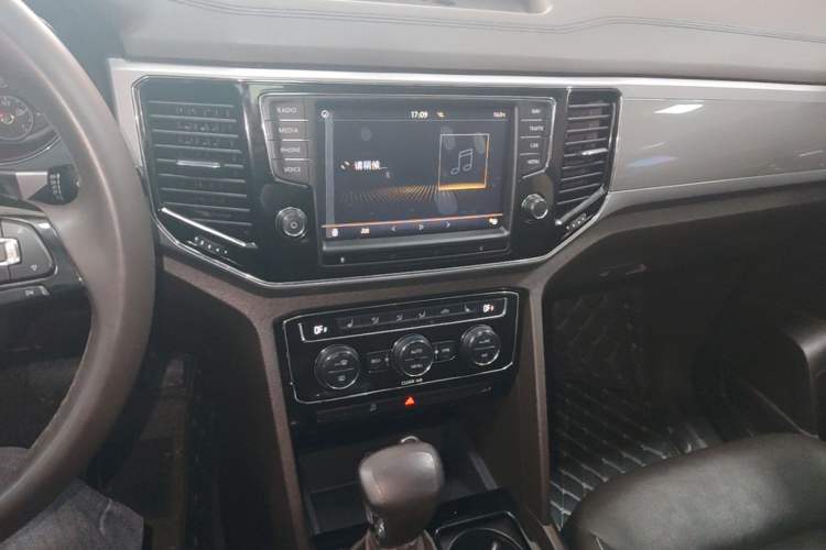 Used Volkswagen Teramont 2017 330TSI Two-Wheel-Drive Luxury Edition Audio And AC Panel
