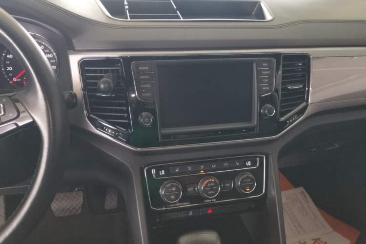 Used Volkswagen Teramont 2017 380TSI Four-Wheel Drive Luxury Edition Audio And AC Panel