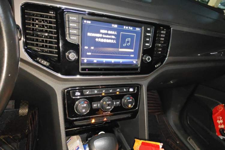 Used Volkswagen Teramont 2017 380TSI Four-Wheel Drive Luxury Edition Audio And AC Panel