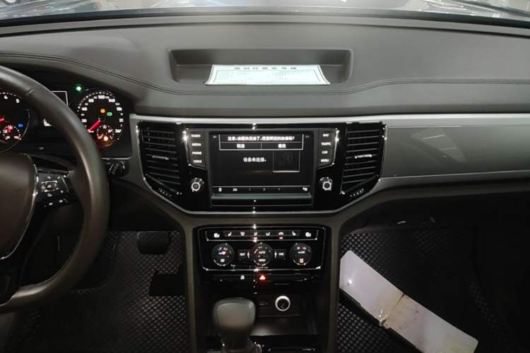 Used Volkswagen Teramont 2017 380TSI Four-Wheel Drive Luxury Edition Audio And AC Panel
