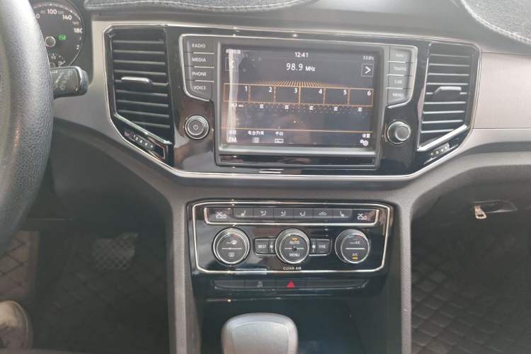 Used Volkswagen Teramont 2017 380TSI Four-Wheel Drive Luxury Edition Audio And AC Panel