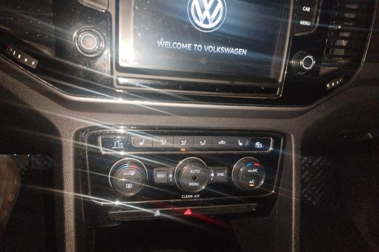 Used Volkswagen Teramont 2017 380TSI Four-Wheel Drive Luxury Edition Audio And AC Panel