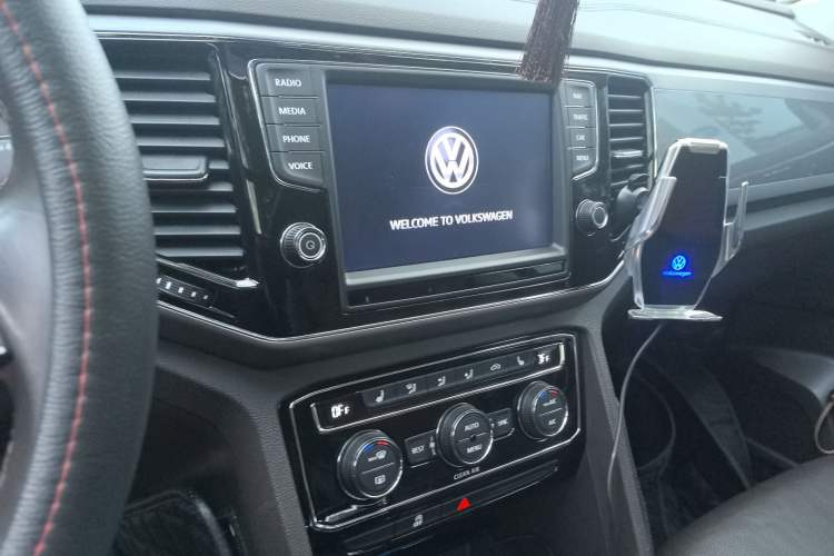 Used Volkswagen Teramont 2017 330TSI Two-Wheel-Drive Luxury Edition Audio And AC Panel