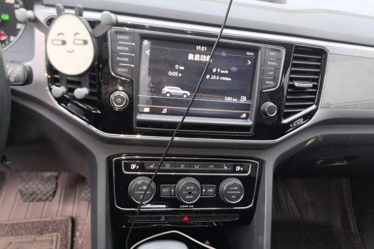 Used Volkswagen Teramont 2017 330TSI Two-Wheel-Drive Luxury Edition Audio And AC Panel