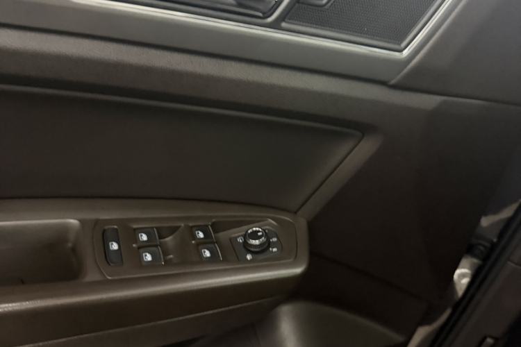 Used Volkswagen Teramont 2017 380TSI Four-Wheel Drive Luxury Edition Audio And AC Panel