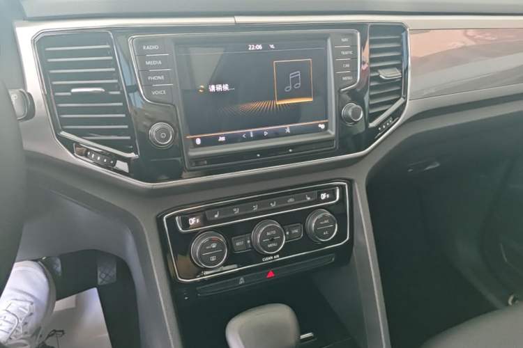 Used Volkswagen Teramont 2017 380TSI Four-Wheel Drive Luxury Edition Audio And AC Panel