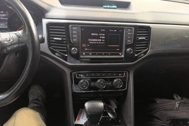 Used Volkswagen Teramont 2017 330TSI Two-Wheel-Drive Luxury Edition Audio And AC Panel