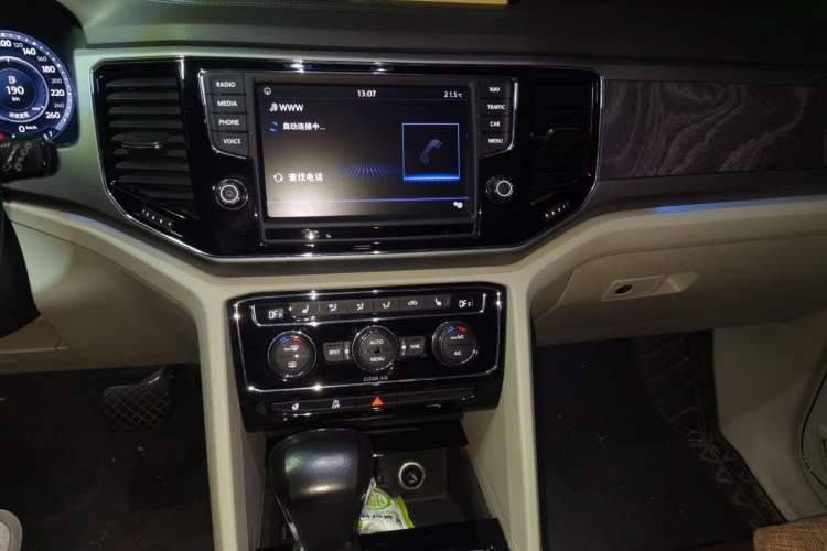 Used Volkswagen Teramont 2017 330TSI Two-Wheel-Drive Flagship Edition Audio And AC Panel
