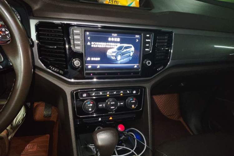 Used Volkswagen Teramont 2017 330TSI Two-Wheel-Drive Luxury Edition Audio And AC Panel