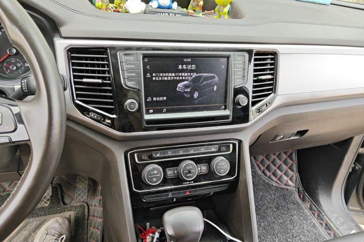 Used Volkswagen Teramont 2017 330TSI Two-Wheel-Drive Luxury Edition Audio And AC Panel