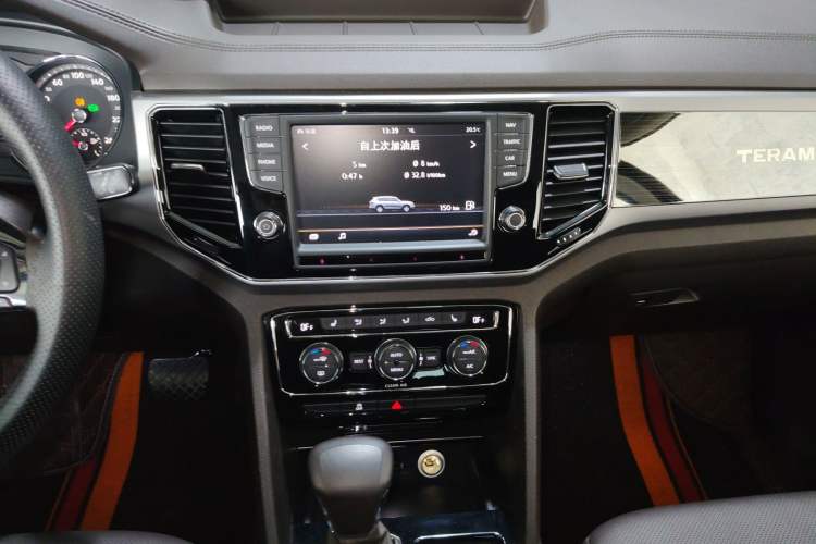 Used Volkswagen Teramont 2017 380TSI Four-Wheel Drive Luxury Edition Audio And AC Panel