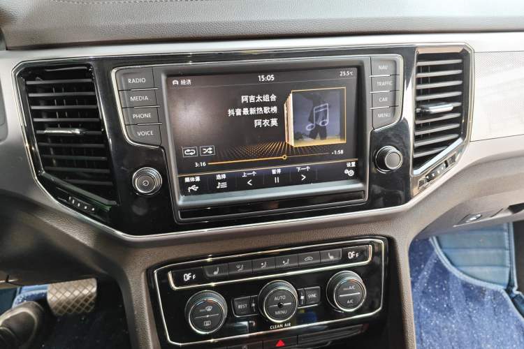 Used Volkswagen Teramont 2017 380TSI Four-Wheel Drive Luxury Edition Audio And AC Panel