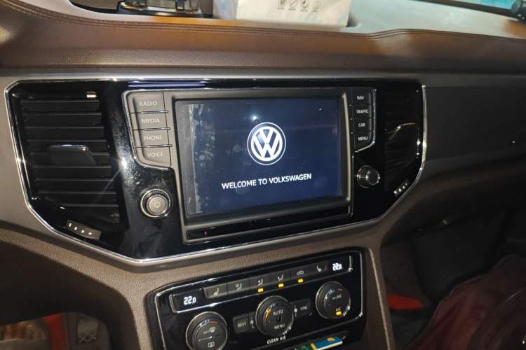 Used Volkswagen Teramont 2017 380TSI Four-Wheel Drive Luxury Edition Audio And AC Panel