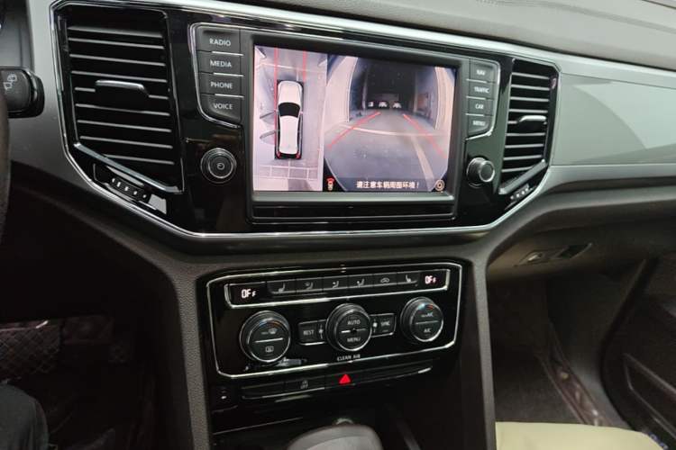 Used Volkswagen Teramont 2017 380TSI Four-Wheel Drive Luxury Edition Audio And AC Panel
