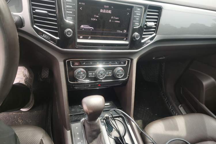 Used Volkswagen Teramont 2017 380TSI Four-Wheel Drive Luxury Edition Audio And AC Panel