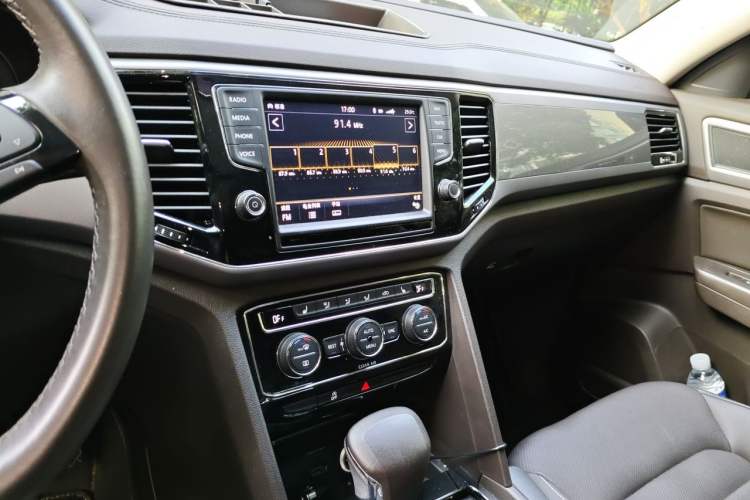 Used Volkswagen Teramont 2017 380TSI Four-Wheel Drive Luxury Edition Audio And AC Panel