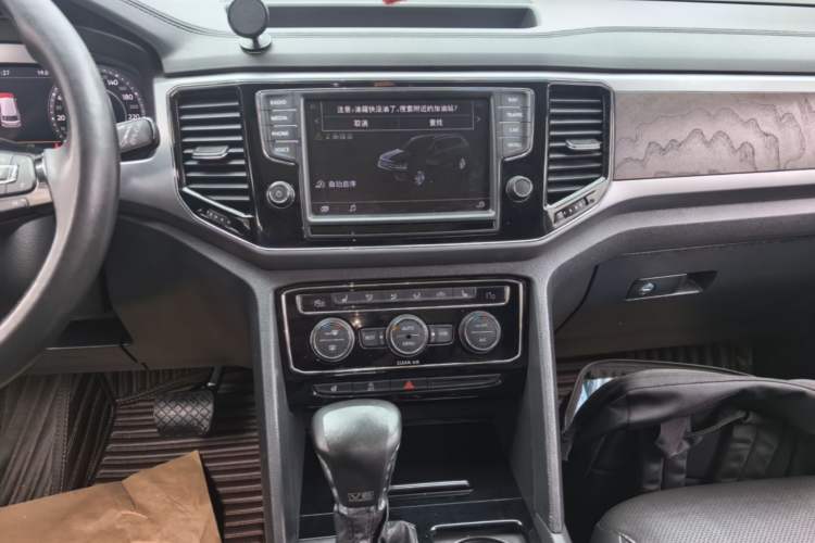 Used Volkswagen Teramont 2017 530 V6 Four-Wheel Drive Flagship Edition Audio And AC Panel