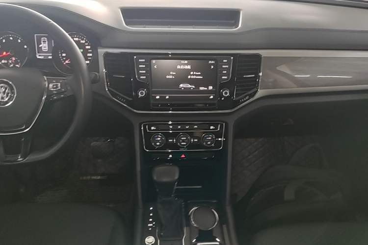 Used Volkswagen Teramont 2017 330TSI Two-Wheel-Drive Comfort Edition Audio And AC Panel