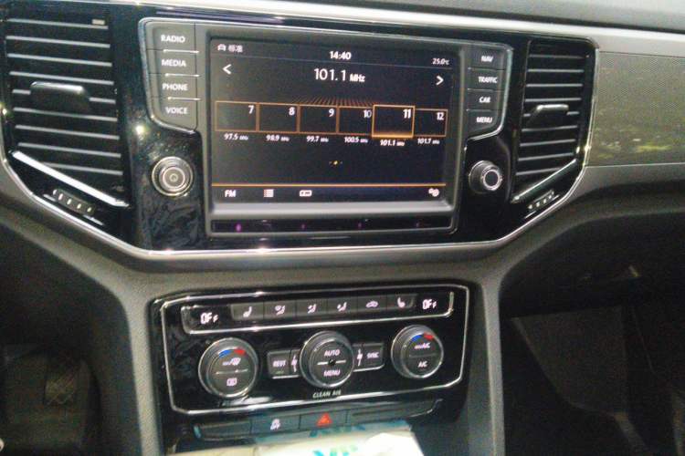 Used Volkswagen Teramont 2017 380TSI Four-Wheel Drive Luxury Edition Audio And AC Panel