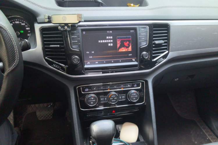 Used Volkswagen Teramont 2017 330TSI Two-Wheel-Drive Luxury Edition Audio And AC Panel
