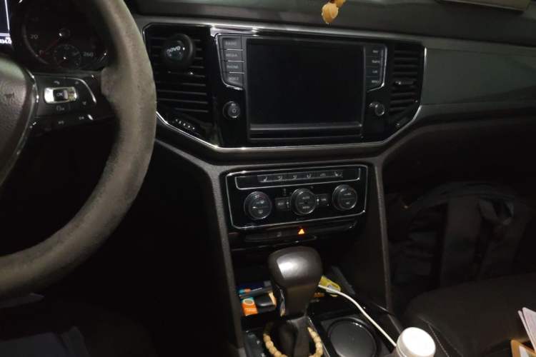 Used Volkswagen Teramont 2017 330TSI Two-Wheel-Drive Luxury Edition Audio And AC Panel