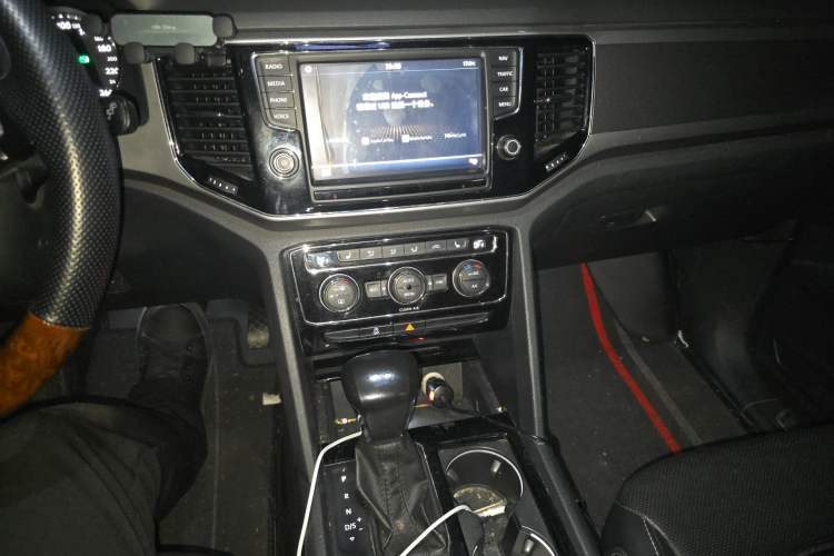 Used Volkswagen Teramont 2017 330TSI Two-Wheel-Drive Luxury Edition Audio And AC Panel