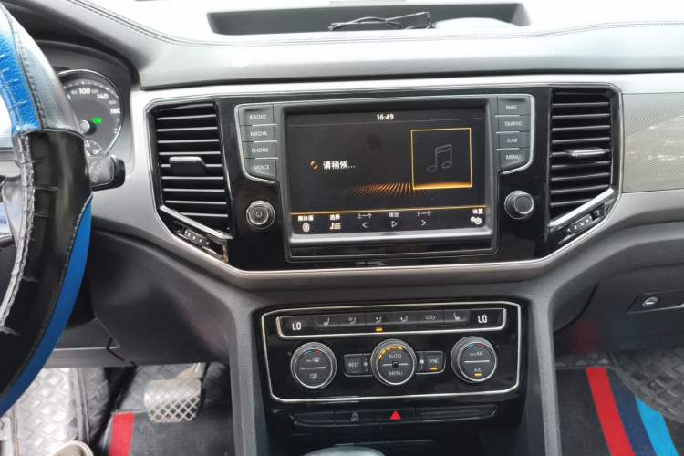 Used Volkswagen Teramont 2017 380TSI Four-Wheel Drive Luxury Edition Audio And AC Panel