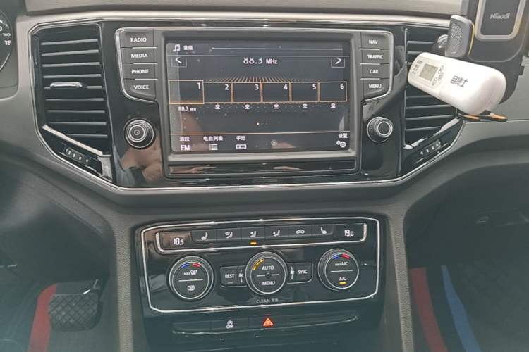 Used Volkswagen Teramont 2017 330TSI Two-Wheel-Drive Luxury Edition Audio And AC Panel