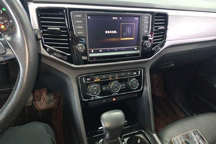 Used Volkswagen Teramont 2017 330TSI Two-Wheel-Drive Luxury Edition Audio And AC Panel