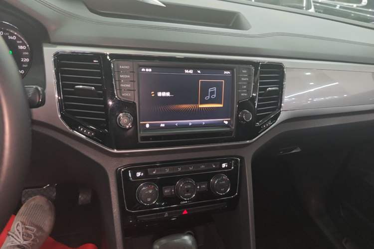 Used Volkswagen Teramont 2017 380TSI Four-Wheel Drive Luxury Edition Audio And AC Panel