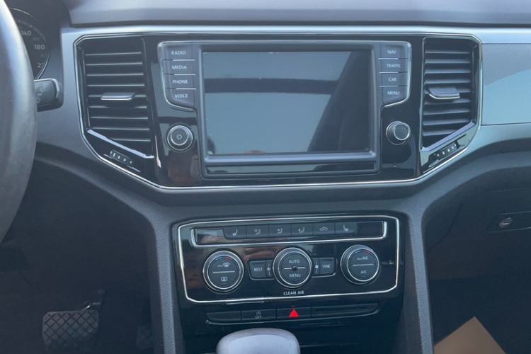 Used Volkswagen Teramont 2017 330TSI Two-Wheel-Drive Luxury Edition Audio And AC Panel