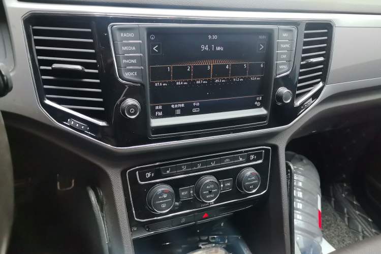 Used Volkswagen Teramont 2017 330TSI Two-Wheel-Drive Luxury Edition Audio And AC Panel