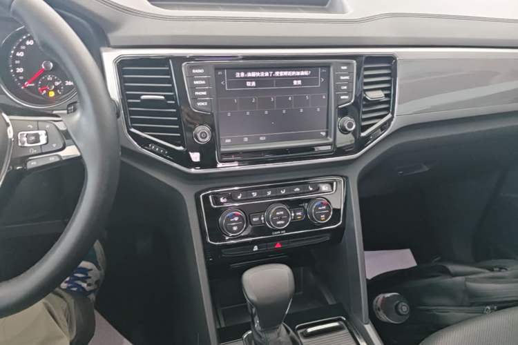 Used Volkswagen Teramont 2017 380TSI Four-Wheel Drive Luxury Edition Audio And AC Panel