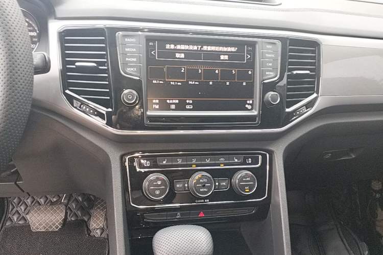 Used Volkswagen Teramont 2017 380TSI Four-Wheel Drive Luxury Edition Audio And AC Panel