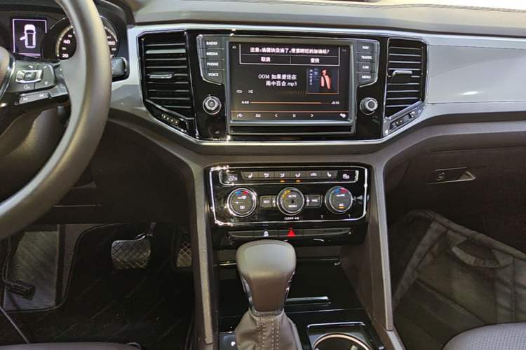 Used Volkswagen Teramont 2017 380TSI Four-Wheel Drive Luxury Edition Audio And AC Panel