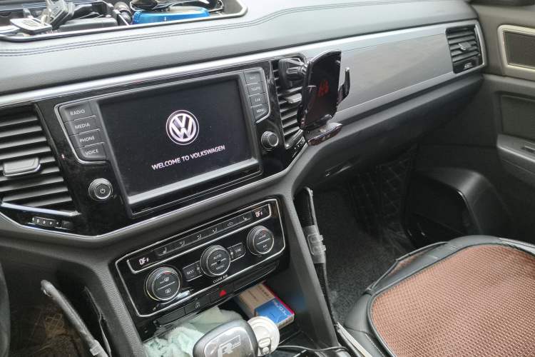 Used Volkswagen Teramont 2017 380TSI Four-Wheel Drive Luxury Edition Audio And AC Panel