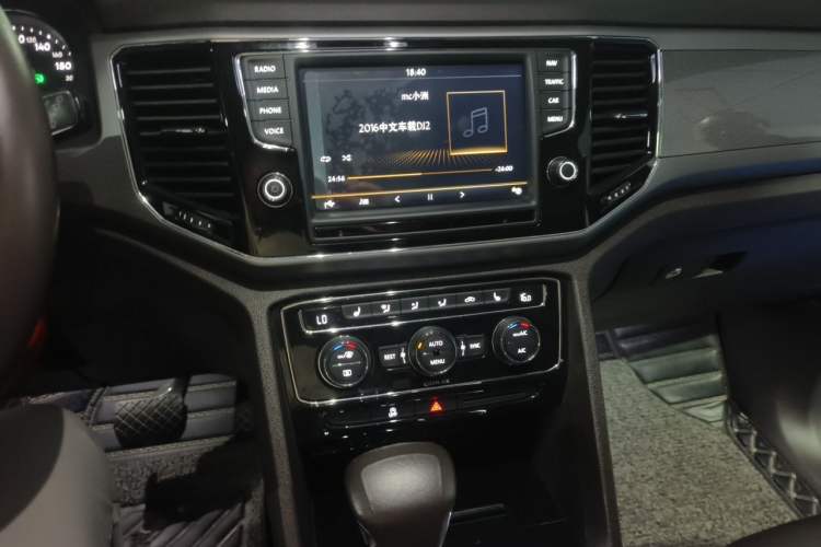 Used Volkswagen Teramont 2017 380TSI Four-Wheel Drive Luxury Edition Audio And AC Panel