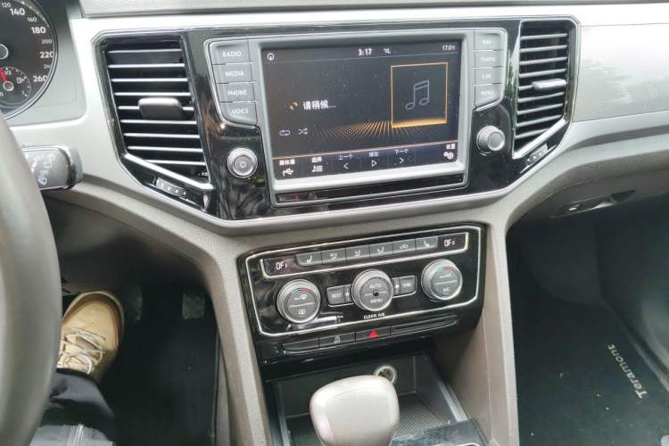 Used Volkswagen Teramont 2017 330TSI Two-Wheel-Drive Luxury Edition Audio And AC Panel