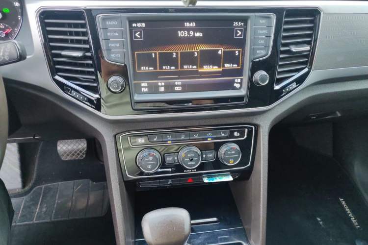 Used Volkswagen Teramont 2017 380TSI Four-Wheel Drive Luxury Edition Audio And AC Panel
