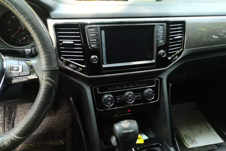 Used Volkswagen Teramont 2017 380TSI Four-Wheel Drive Comfort Edition Audio And AC Panel