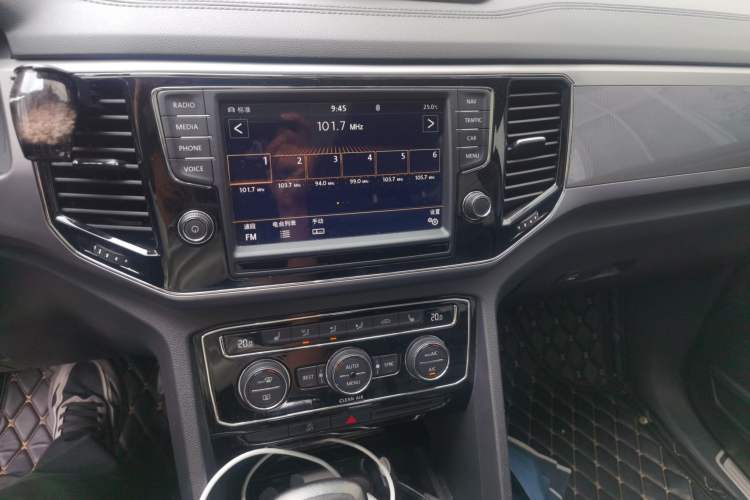 Used Volkswagen Teramont 2017 380TSI Four-Wheel Drive Luxury Edition Audio And AC Panel